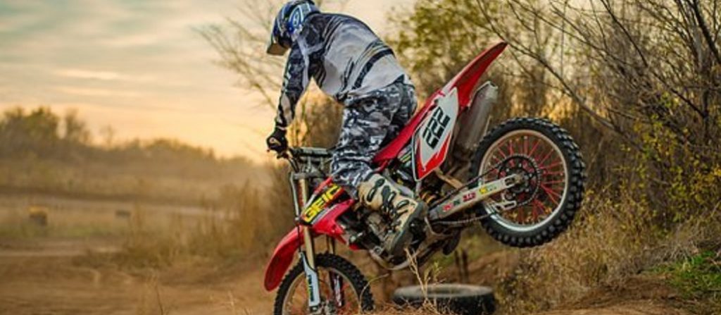 How to Strap Down a Dirt Bike
