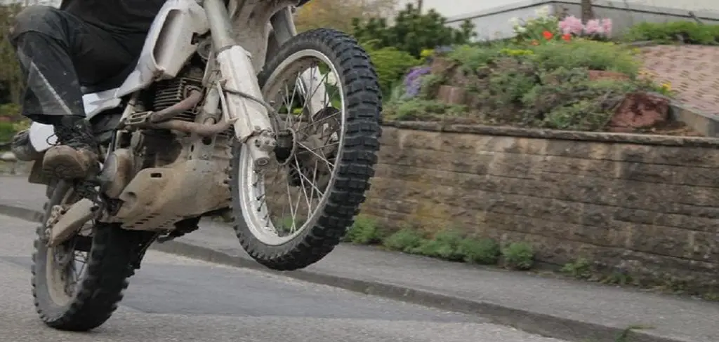 How to Wheelie a Dirt Bike 2 Stroke