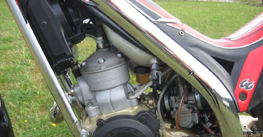 How to Fix a Dirt Bike Engine