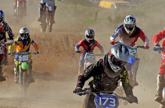 how should dirt bike helmet fit